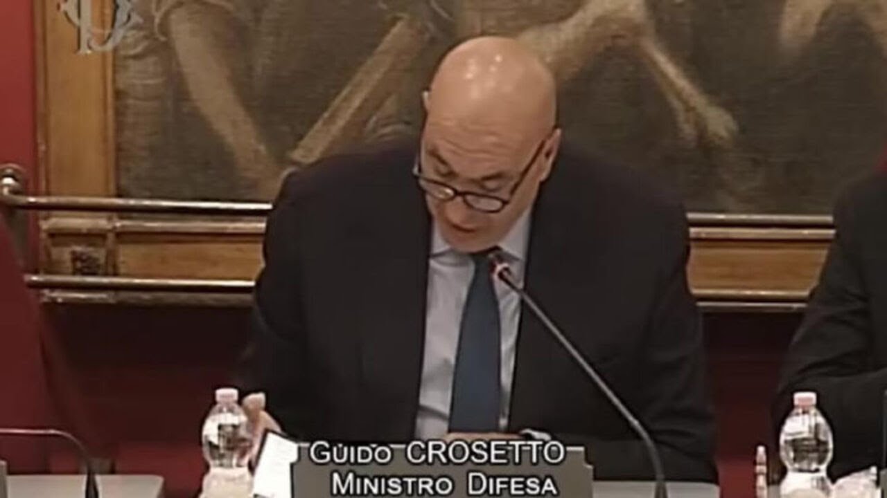 Crosetto: Stiamo avvicinando due cacciamine a Hormuz, ma aspettiamo la pace