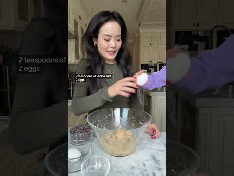 How to make THE BEST chocolate chip cookies