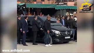 Download lagu ولي العهد الأمير مولاي الحسن يتجول في ساحة جامع الفنا بمراكش بدون بروتوكول وسط ترحيب شعبي كبير mp3