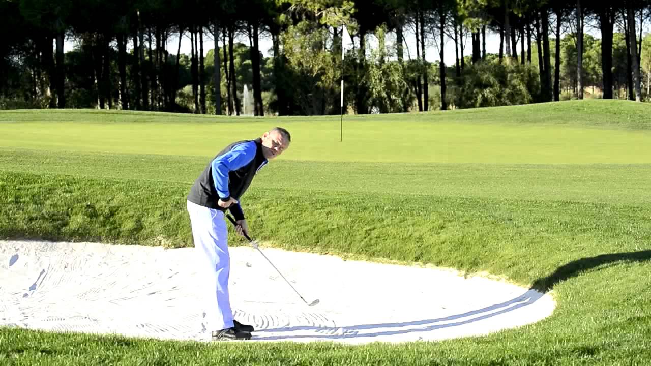 How to play short bunker shots - YouTube