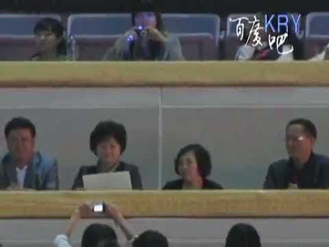 [Fancam]111004 Kyuhyun Yesung's Parents @ Super Junior KRY NANJING con