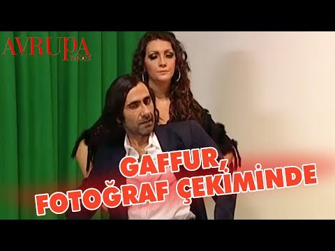 Gaffur Fotoğraf Çekiminde Cem'e Yardım Ediyor - Avrupa Yakası
