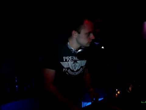 06 - Cosmo Vibes "Time To Raise The Party" - D-Ceptor vs. X-Treme part1