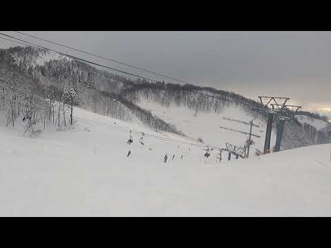 Video: 2021/2/3 GALA湯沢スノーリゾート 初中級コース エンターテイメントを滑ってみました。本当は簡単なはずなのに積雪の影響で初心者キラーなコースになってました…。