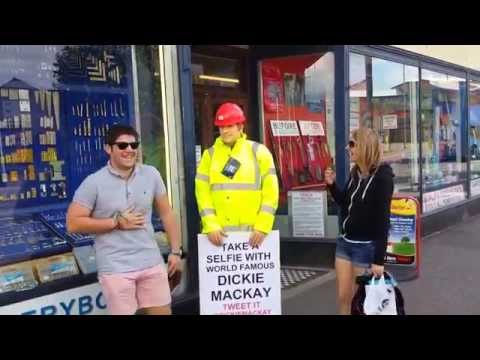 Dickie Mackay, the Cambridge Dickies mannequin comes alive mannequin-man performming as a Mechanical Mannequin: Taking the place of Dickie Mackay, the mannequin that has been standing outside Mackays of Cambridge for years. Passers-by got a shock when taking a selfie with the mannequin, when he suddenly comes to life.
In this one a couple get a shock as Dickie the mannequin moves. for Mackays on 23/08/2014