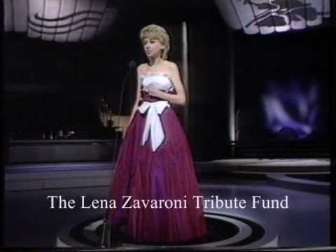 Lena Zavaroni sings 'You Needed Me' 1982