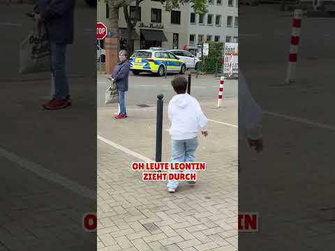 Kleiner Junge steigt in Polizeitauto #burgerpommes #leontin #pranks #marvinvlogt