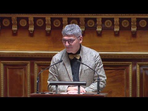 L’émotion du sénateur Pierre Ouzoulias, de retour à la tribune du Sénat