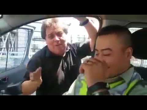 los atletas de la risa el guaton saluda a todoss los carabineros y cuenta su chiste sin censura