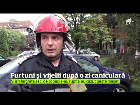 Furtuni şi vijelii după o zi caniculară. Mai multe zone din ţară au fost lovite puternic de fen