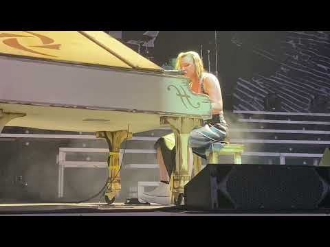 Halestorm - Raise Your Horns 7/12/22 Indianapolis, IN (4K video)