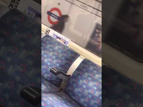 @geofftech2  pls watch this #viral #tfl #train #tube