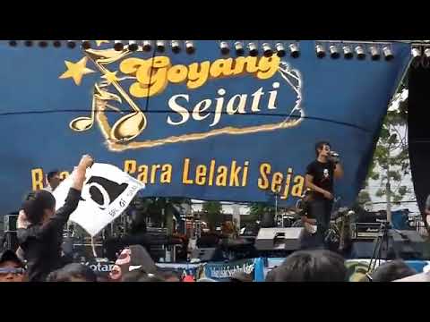 D’MORGEN LIVE PERFORM HATI YANG TERSAKITI