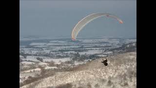 preview picture of video 'Parapente à Dourgne (St Stapin) décollage Sud Est dans la neige.'