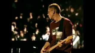 U2 - Stuck In A Moment (Boston 2001 Live)