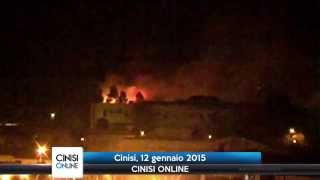 preview picture of video 'Rifiuti in fiamme in via Santa Croce - Cinisi Online'