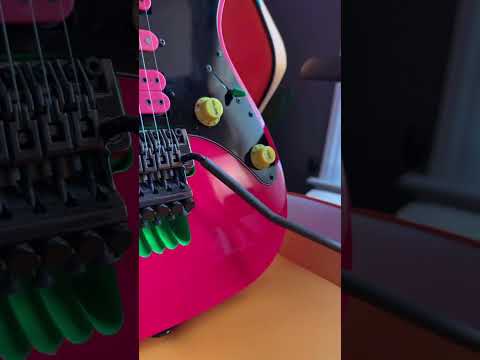 Immagine Video Tour: 30th Anniversary Ibanez JEM777 Shocking Pink w/ Case, COA, & Backstop - 19