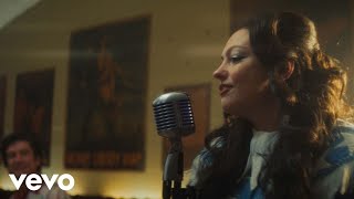 Kadr z teledysku Big Time tekst piosenki Angel Olsen