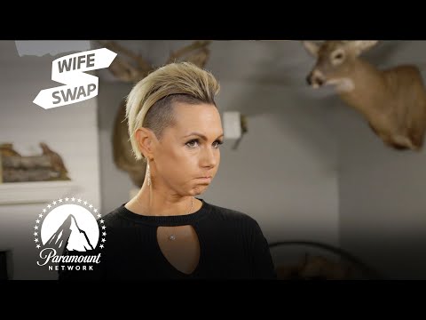 ' 家族の肖像画よりも鹿のトロフィーが多い' ?妻のスワップ盗撮 ('There's More Deer Trophies Than Family Portraits' ? Wife Swap Sneak Peek)