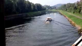 preview picture of video 'Passage de petits bateaux:pont du Canal au RAVel Roux/Jumet'