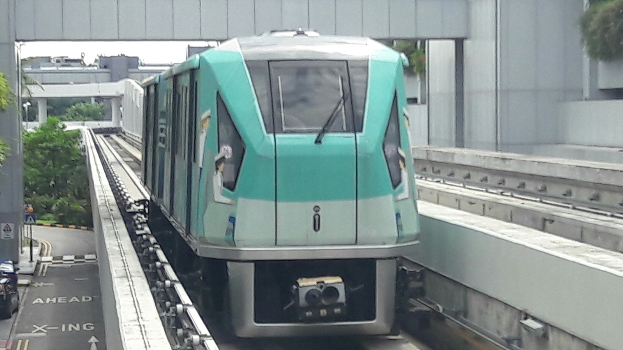 Changi Airport Skytrain ride from Terminal 2 to Terminal 1