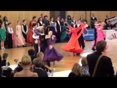 Latvian Standart Championship 2011 Vladislavs Isačenko - Katrina Stražinska 1.4fin waltz.wmv