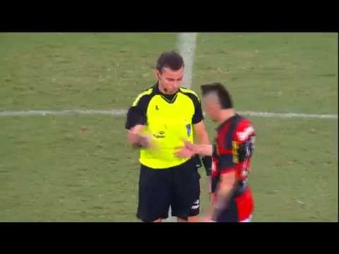 Pará cumprimenta o árbitro do jogo Flamengo x Vasco - Semifinal - Carioca 2015