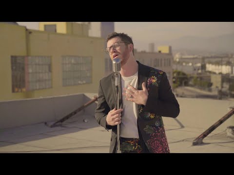 薩姆-菲舍爾表演《這個城市 (Sam Fischer Performs 'This City')