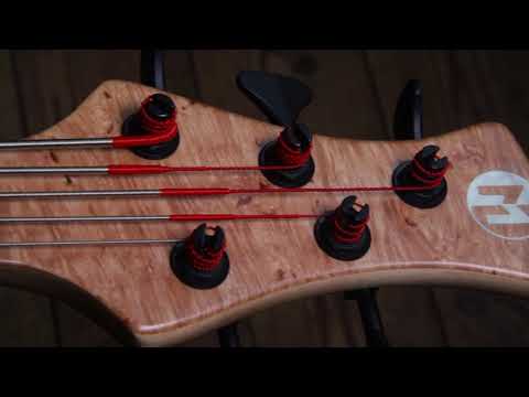 Maruszczyk Sputnik 5A 'Maple burl' Live Demo - BassFreaks.net