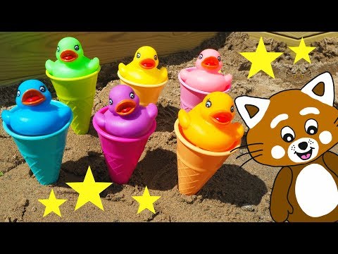 Pukkins leker och gör glassar sandlådan - Lek med oss roligt barnprogram