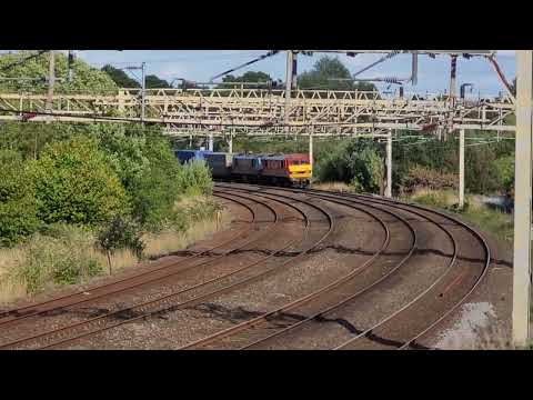 4S47 - DB90s - Christine and Malcolm (90037 & 90024) running on an earlier path again this evening