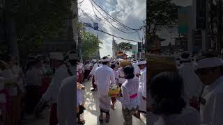 Download lagu Upacara Melasti di Pantai Kuta menjelang Hari Raya Nyepi 2023. mp3 Download lagu Upacara Melasti di Pantai Kuta menjelang Hari Raya Nyepi 2023. mp3