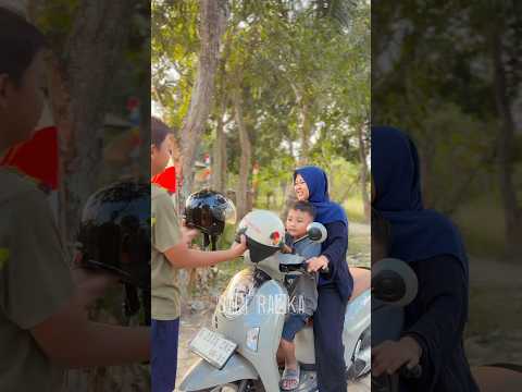 Naik motor pakai helm biar nggak ditilang polisi#shorts