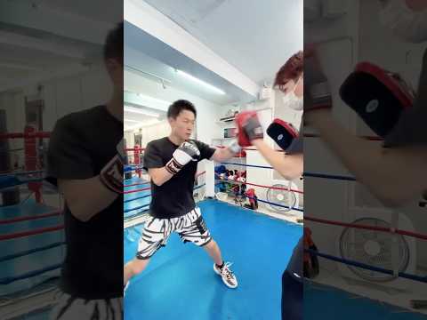 カッコ良いコンビ模索中、、、良いコンビネーションあれば教えてください！🥊#boxing #格闘技 #ミット打ち #shorts