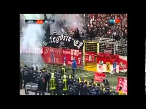 Fan nach Böllerwurf festgenommen (Carl Zeiss Jena - Rot Weiß Erfurt 1:0, 17.12.11)