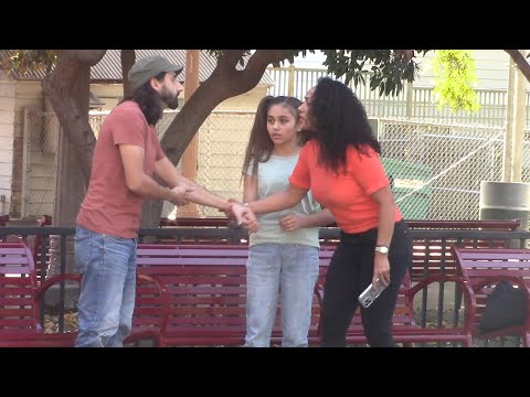 Une petite fille a été kidnappée par un inconnu. La suite est choquante.