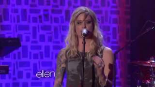 Gin Wigmore Performs &#39;Black Sheep&#39;