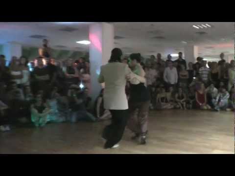  Fernando Sanchez  and  Ariadna Naveira  are  dancing  to  the  vals  "  Dos Que Se Aman  "