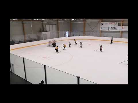 JUNNUKIEKKOA PARHAIMMILLAAN!  Kalpan E1-08 junnut näyttää hyökkäyksen mallia. Kiekko liikkuu 👍