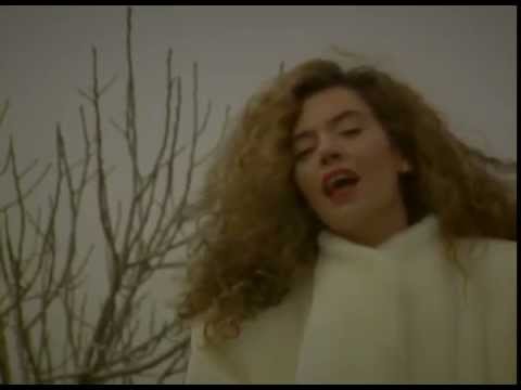 Ελένη Δήμου - Ψεύτρα Ζωή - Official Video Clip