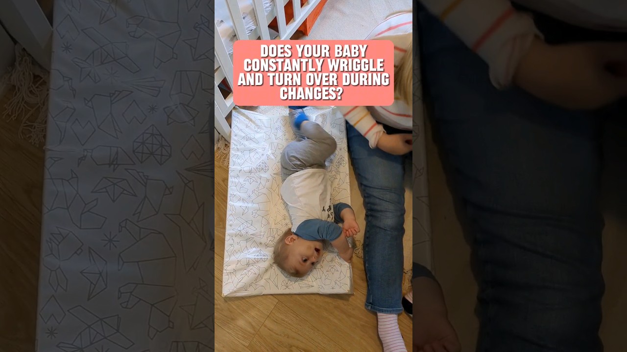 Baby changing hack 👶🏼 #shorts #baby #parenting