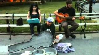 Roz Raskin and the Rice Cakes busking in NYC