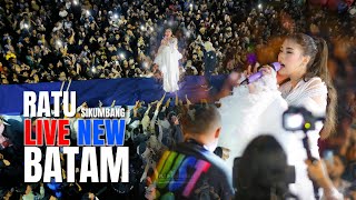 Download lagu Ratu Sikumbang - Kutang Barendo LIVE di Batam! | Penutupan Festival Jam Gadang 2025 🎤✨ mp3
