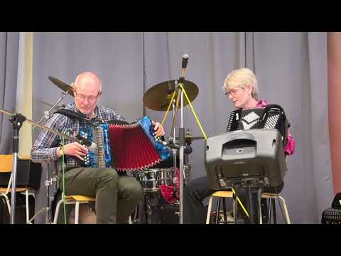 Blømingen - Christina och Michael - Lenhovda 2024 i Maj