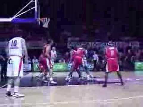 21 17-10-07 BCO-Charleroi - Elvir Ovcina vanop afstand.mpg