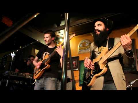 FYAH P MEETS MIGHTY TONE BAND MEDLEY LIVE/REPORTAGE