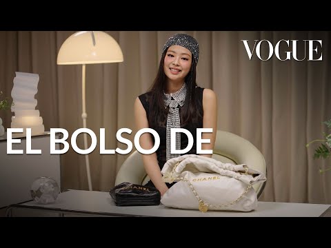 JENNIE de BLACKPINK revela qué lleva en su bolso Chanel | Vogue México y Latinoamérica