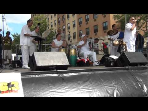 Danny Morales performing with la epoca