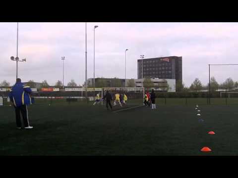 20140418 Voetbal clinic voor Internos jeugd