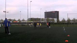 preview picture of video '20140418 Voetbal clinic voor Internos jeugd'